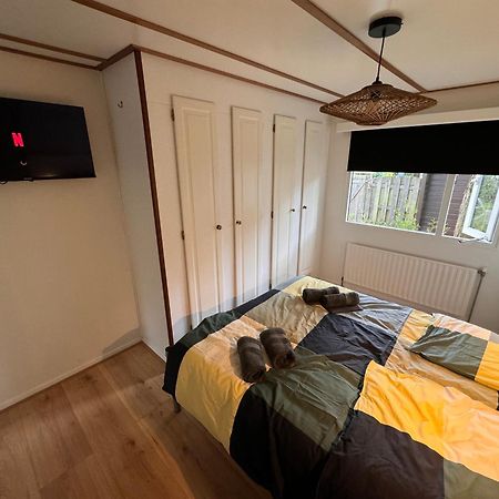 Ruim En Luxe Chalet Privetuin - Park 'De Ijsvogel' Appartement Voorthuizen Buitenkant foto