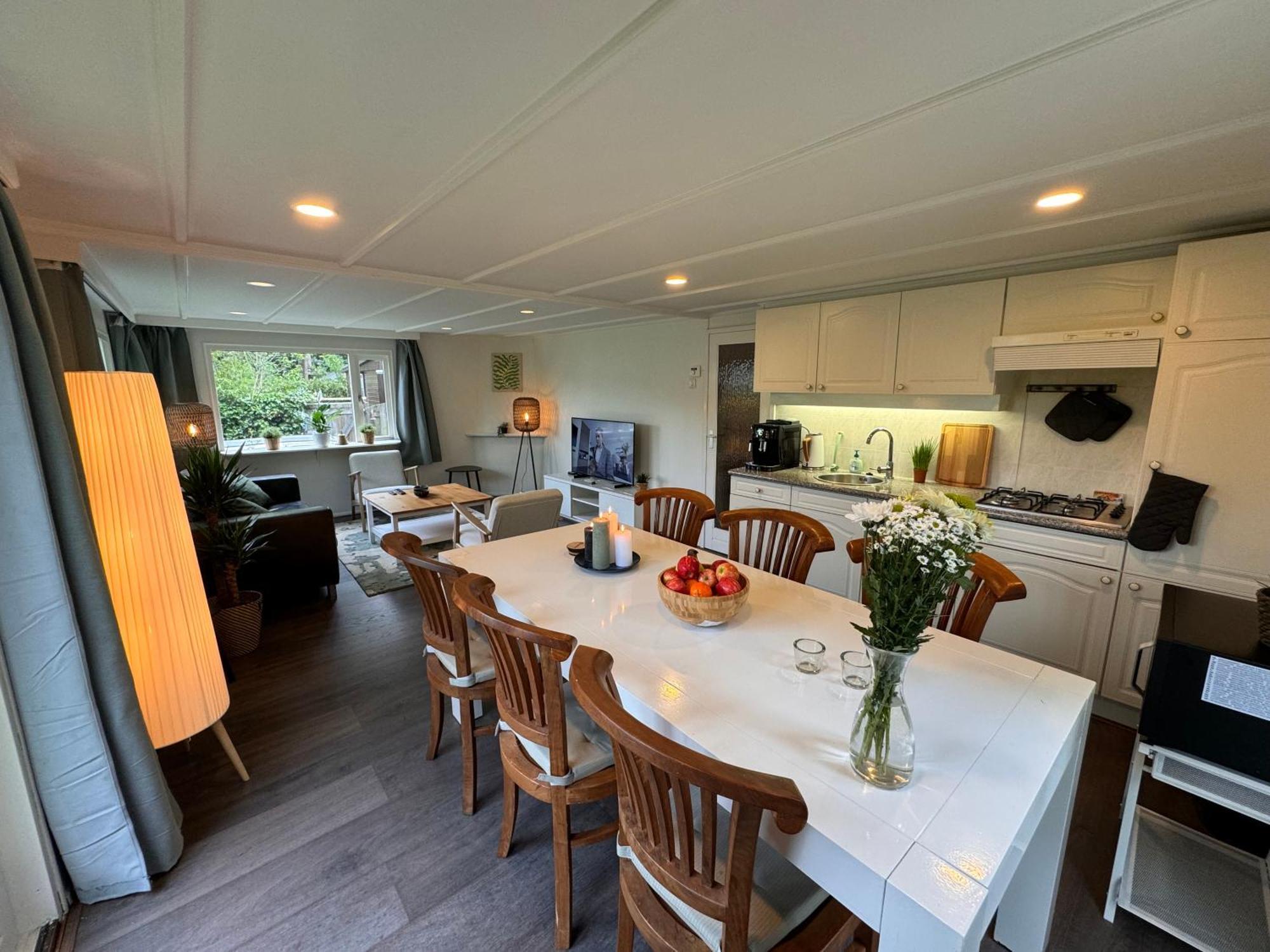 Ruim En Luxe Chalet Privetuin - Park 'De Ijsvogel' Appartement Voorthuizen Buitenkant foto