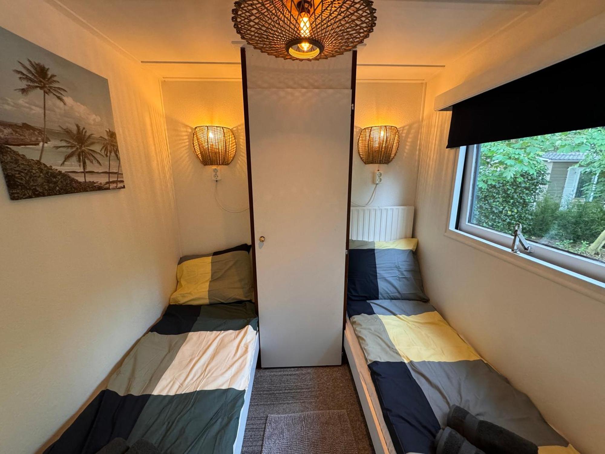 Ruim En Luxe Chalet Privetuin - Park 'De Ijsvogel' Appartement Voorthuizen Buitenkant foto