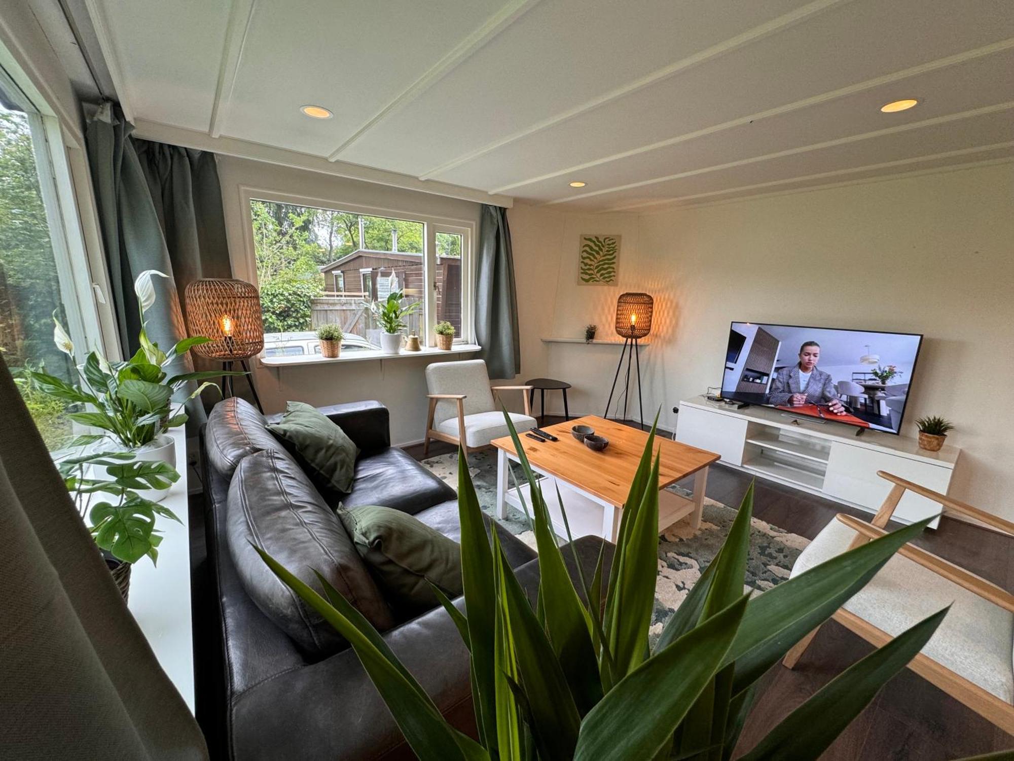Ruim En Luxe Chalet Privetuin - Park 'De Ijsvogel' Appartement Voorthuizen Buitenkant foto