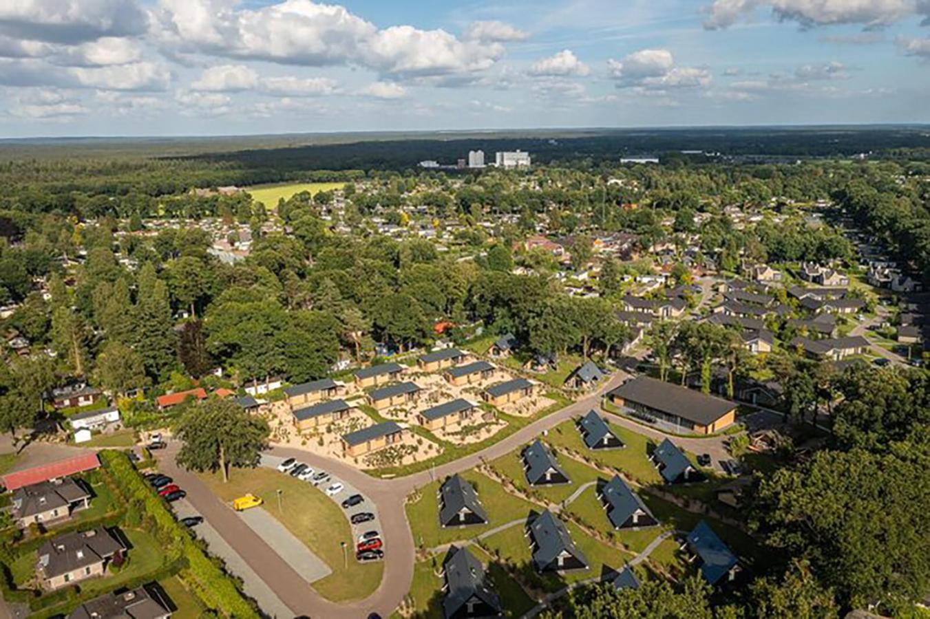 Ruim En Luxe Chalet Privetuin - Park 'De Ijsvogel' Appartement Voorthuizen Buitenkant foto